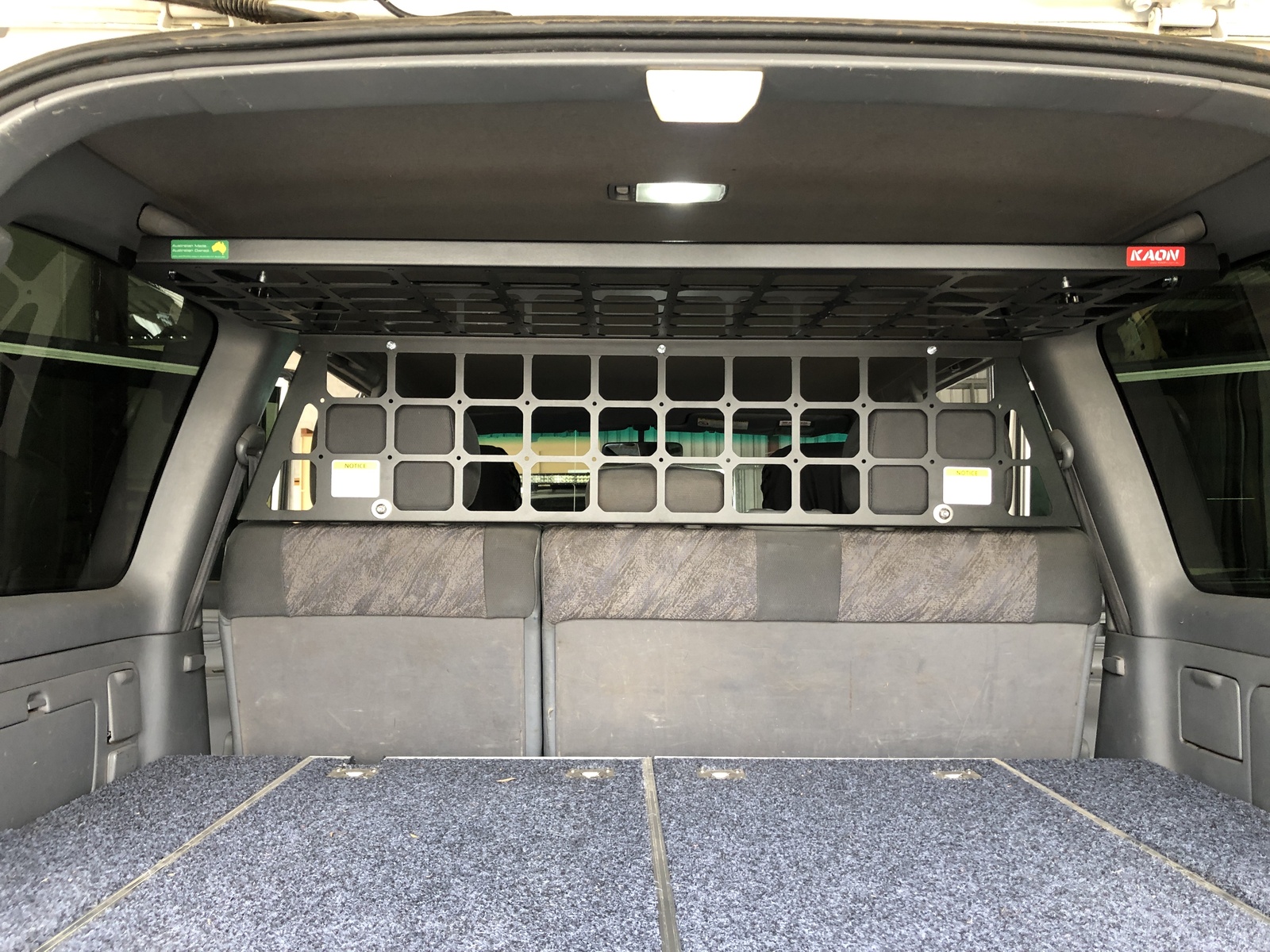 Light Cargo Pet Barrier TOYOTA Landcruiser 100/105 Series Handles INWARDS