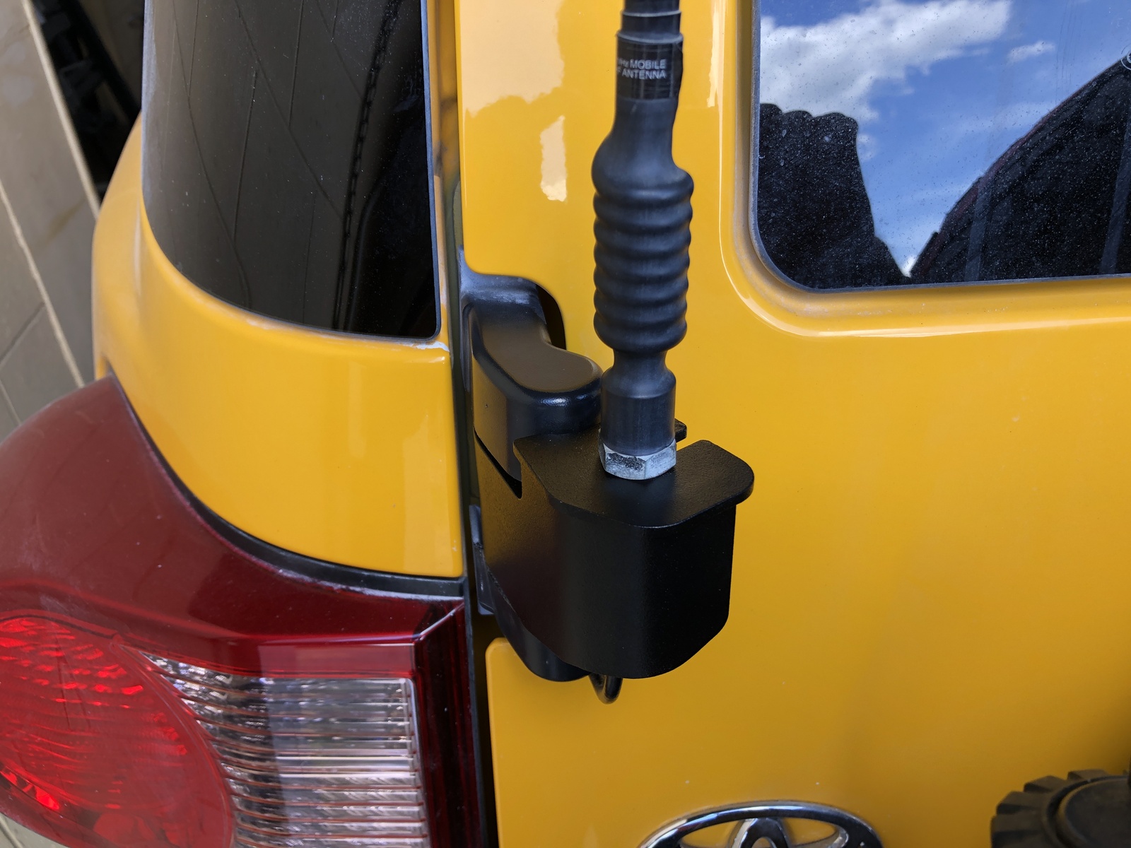 FJ Rear Hinge Antenna Light Mount to suit Toyota FJ Cruiser - Bandi Style 