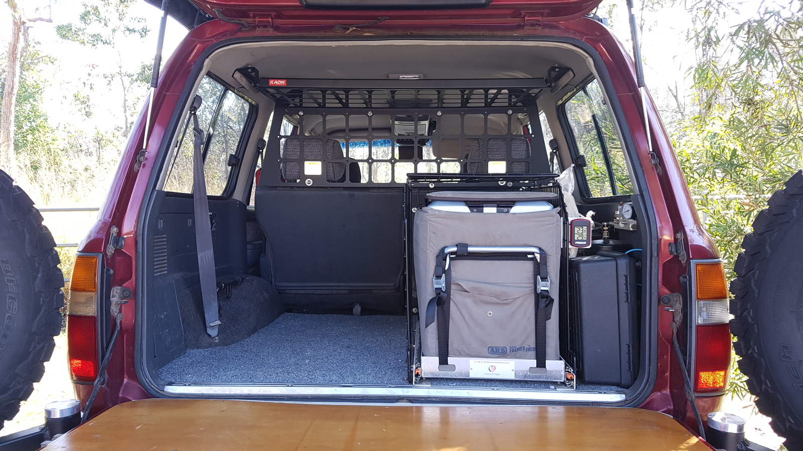 Light Cargo & Pet Barrier and Barrier Shelf to suit Toyota LandCruiser LC80 