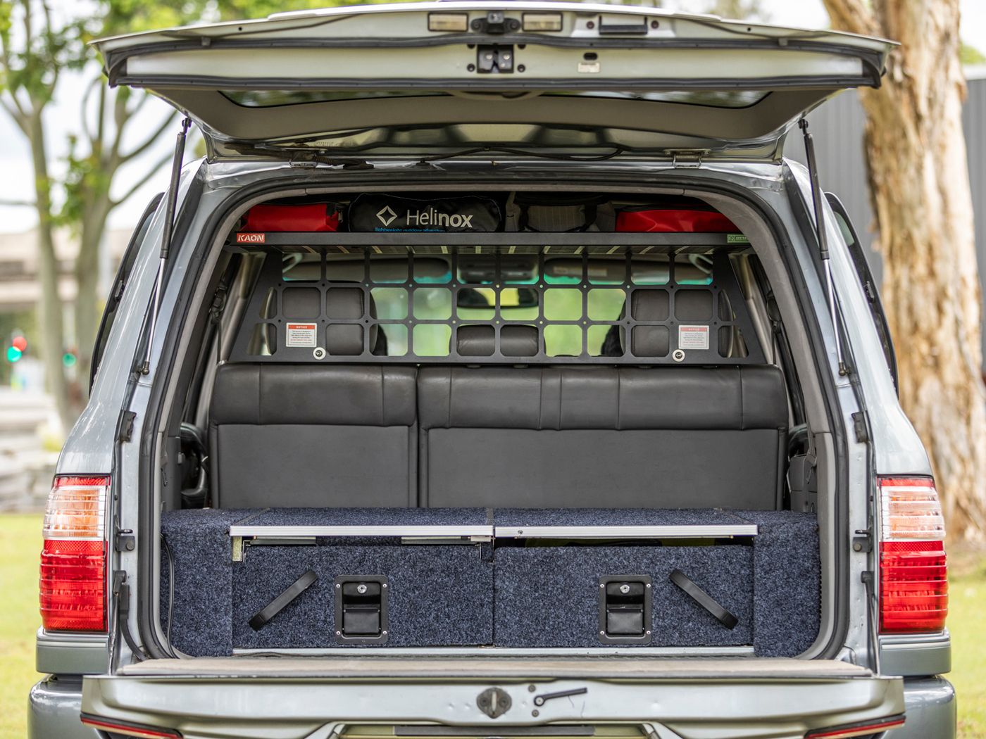 Light Cargo & Pet Barrier to suit Toyota LandCruiser LC100 / LC105
