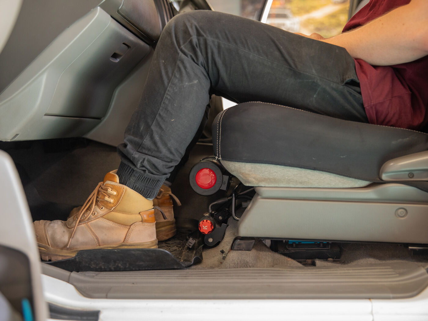 Fire Extinguisher Seat Mount to suit Nissan Patrol GU Y61