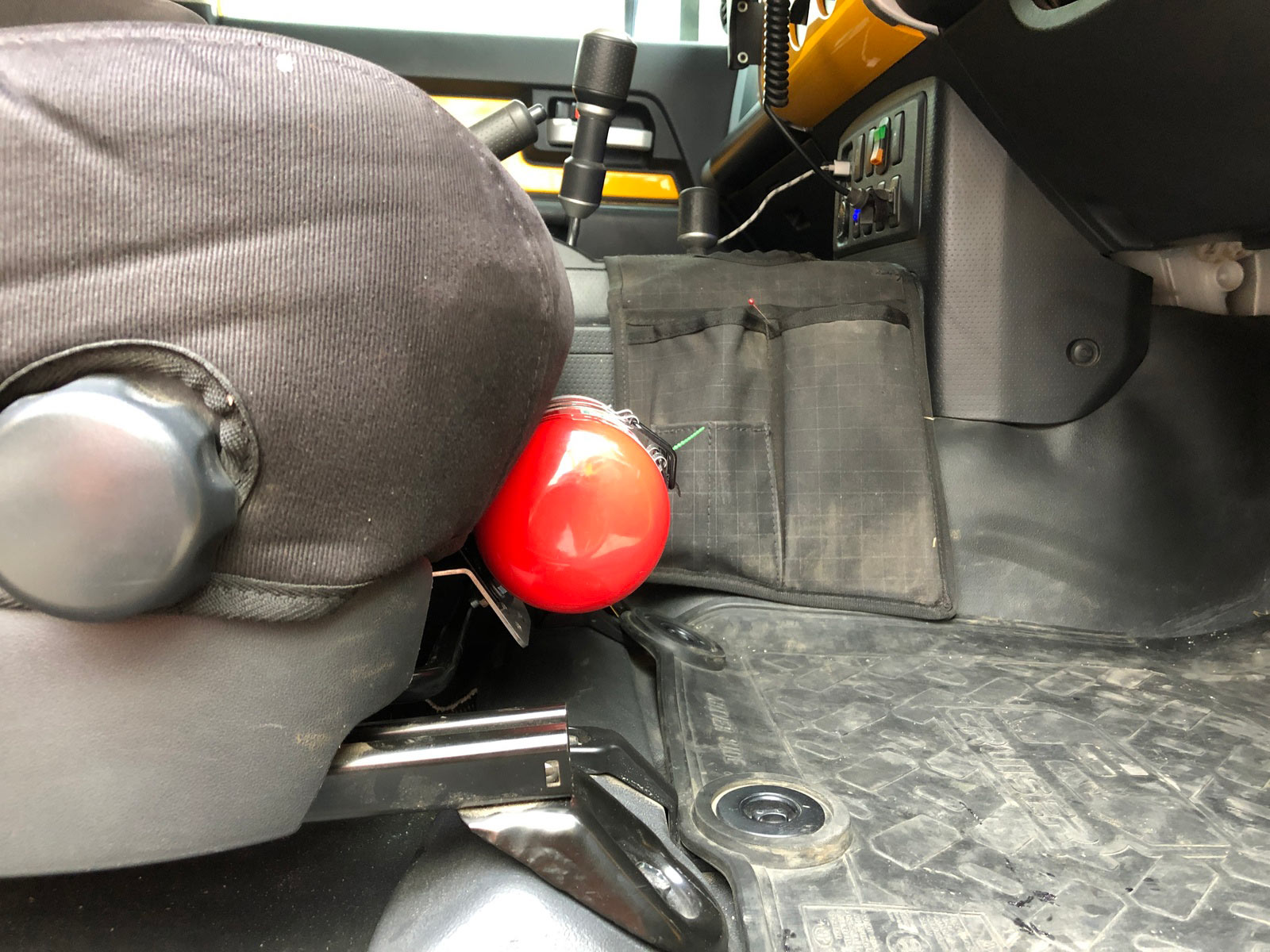Fire Extinguisher Seat Mount to suit Toyota FJ Cruiser